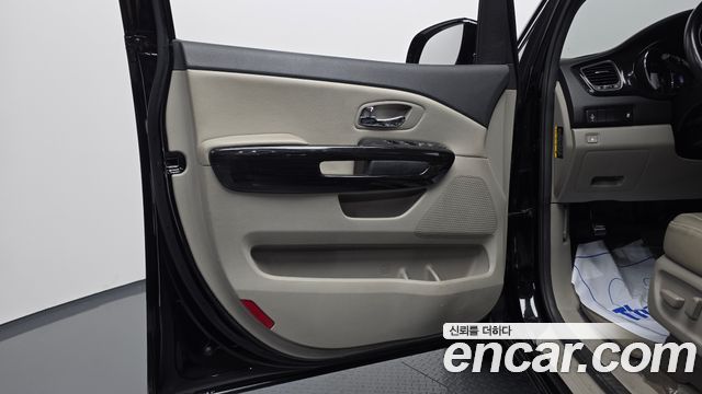 Kia Canival 2019 — photo 14