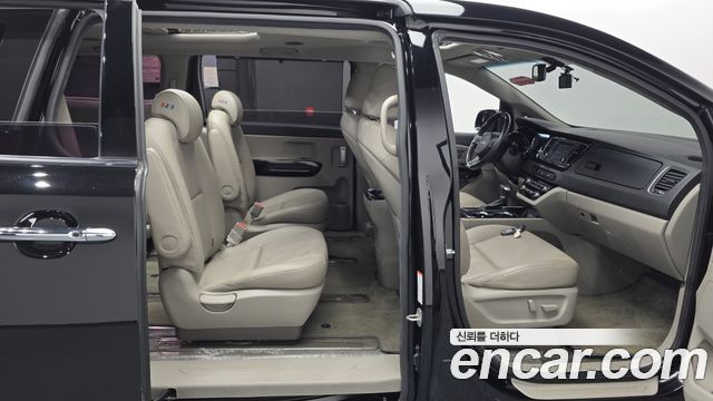 Kia Canival 2019 — photo 16