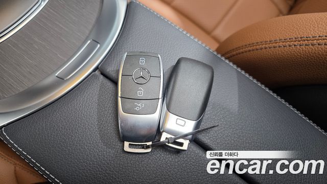 Mercedes-Benz GLC-Class 2021 — photo 23