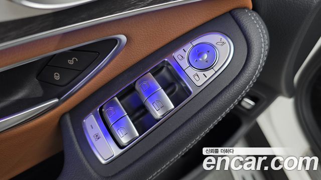 Mercedes-Benz GLC-Class 2021 — photo 30