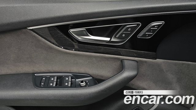 Audi Q7 2016 — photo 26