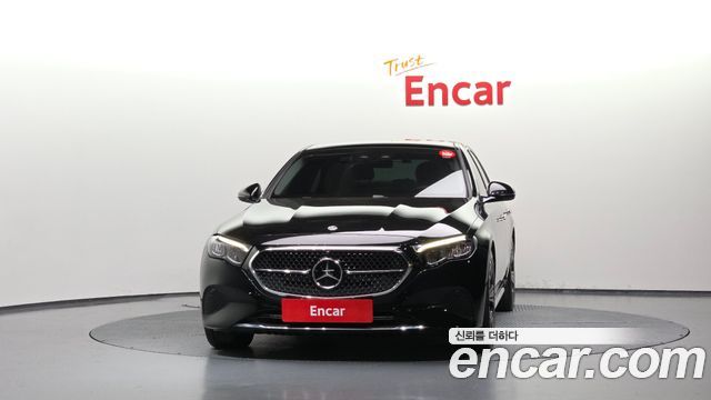 Mercedes-Benz E-Class 2025 — photo 3