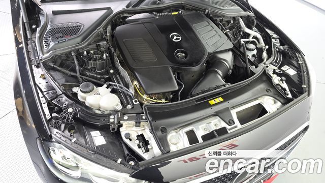 Mercedes-Benz E-Class 2025 — photo 6