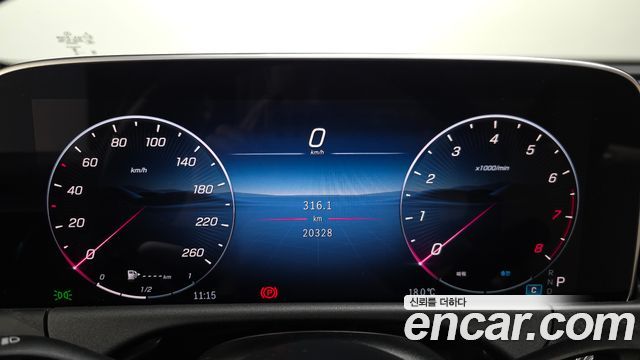 Mercedes-Benz E-Class 2025 — photo 11