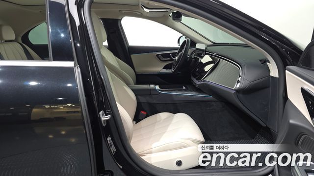 Mercedes-Benz E-Class 2025 — photo 17
