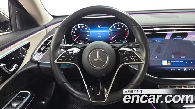 Mercedes-Benz E-Class 2025 — photo 19