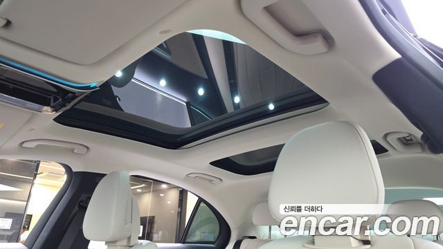 Mercedes-Benz E-Class 2025 — photo 25
