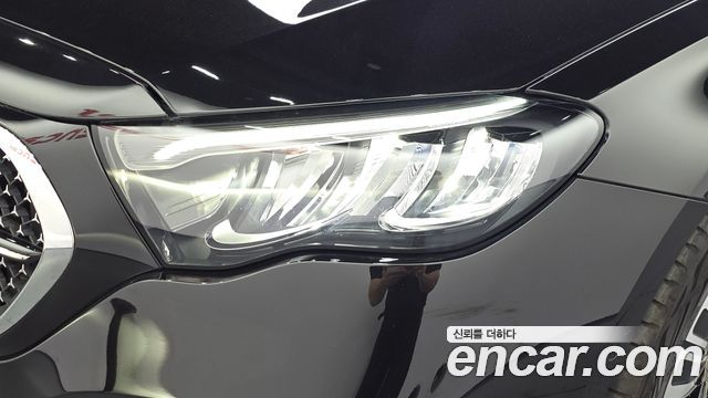 Mercedes-Benz E-Class 2025 — photo 8