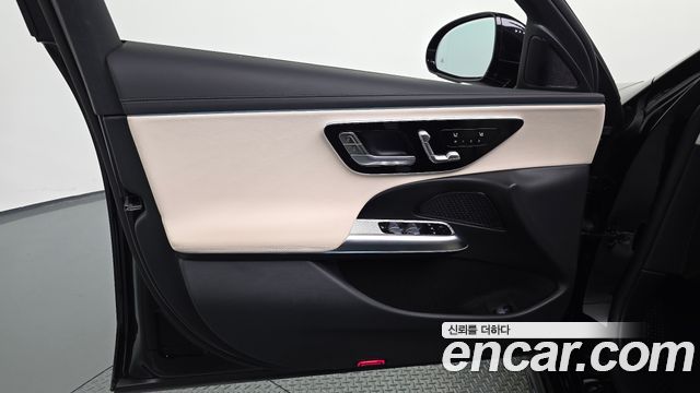 Mercedes-Benz E-Class 2025 — photo 14