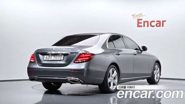 Mercedes-Benz E-Class 2017 — photo 2