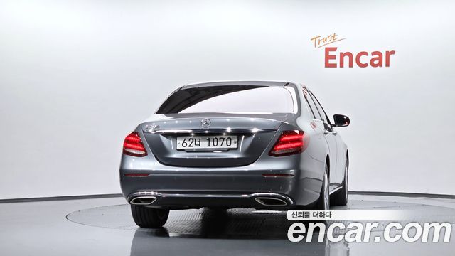 Mercedes-Benz E-Class 2017 — photo 4