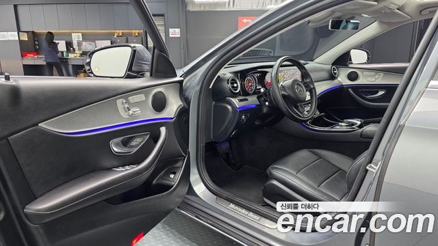 Mercedes-Benz E-Class 2017 — photo 10