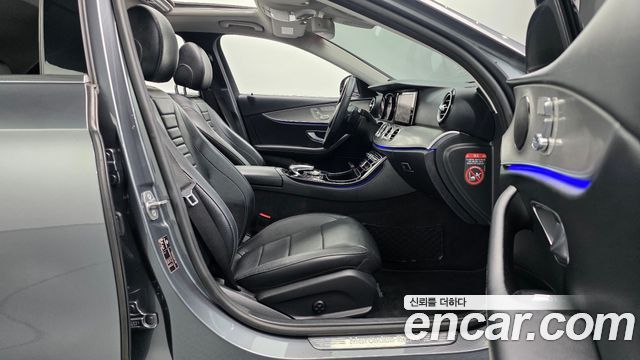 Mercedes-Benz E-Class 2017 — photo 11