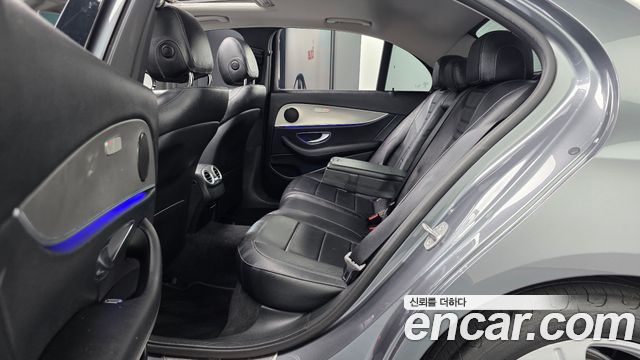 Mercedes-Benz E-Class 2017 — photo 12
