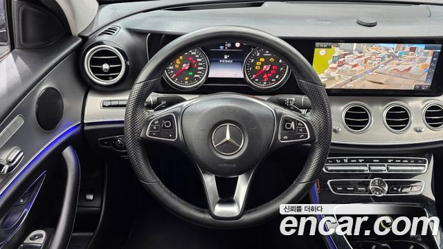 Mercedes-Benz E-Class 2017 — photo 13
