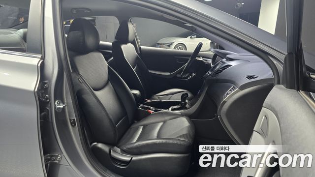 Hyundai AVANTE 2014 — photo 13
