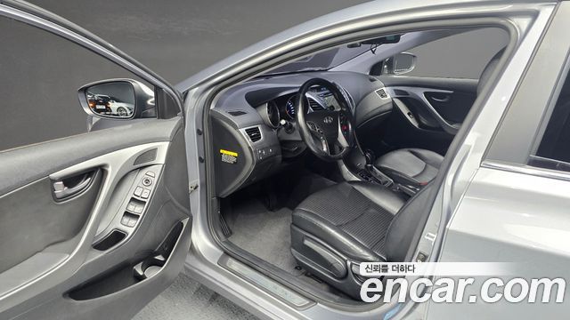 Hyundai AVANTE 2014 — photo 17