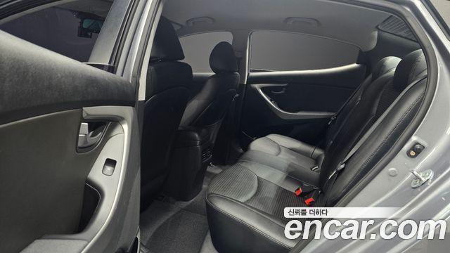 Hyundai AVANTE 2014 — photo 18