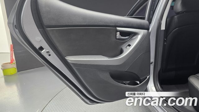 Hyundai AVANTE 2014 — photo 15
