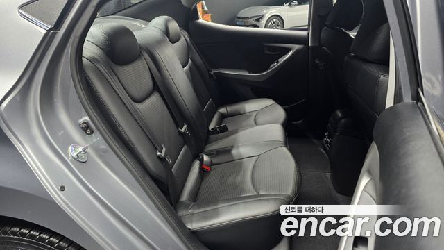 Hyundai AVANTE 2014 — photo 16