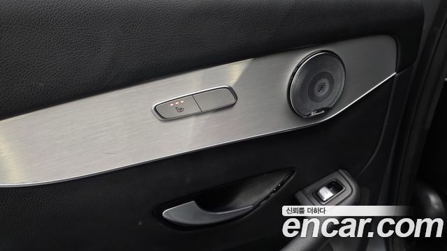 Mercedes-Benz GLC-Class 2017 — photo 28
