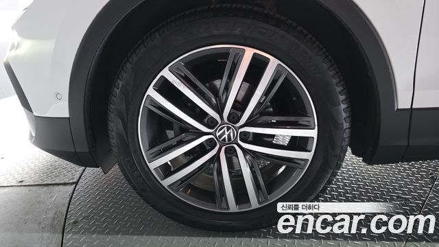 Volkswagen Tiguan 2022 — photo 5