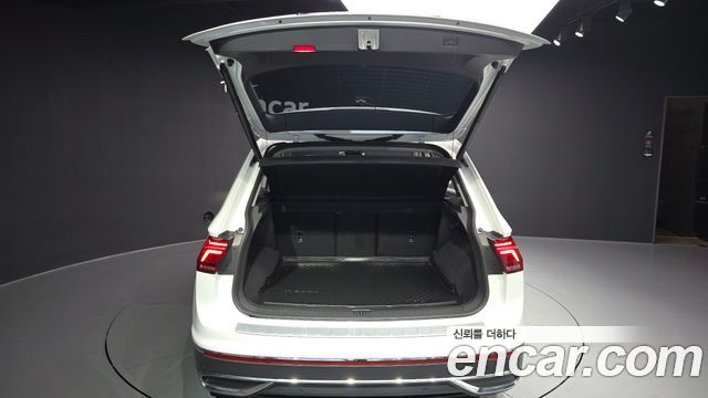 Volkswagen Tiguan 2022 — photo 20
