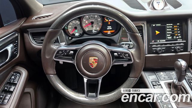 Porsche Macan 2015 — photo 18