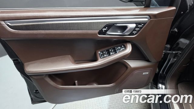 Porsche Macan 2015 — photo 14