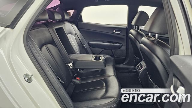 Kia K5 2017 — photo 18
