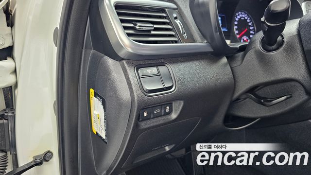 Kia K5 2017 — photo 22