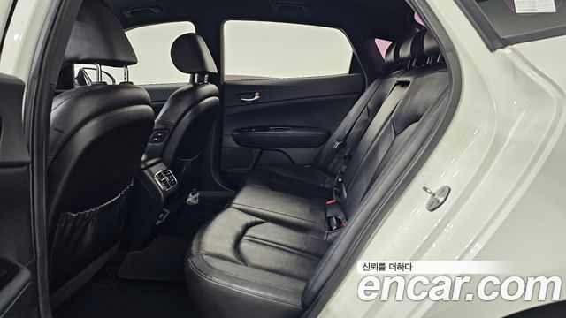 Kia K5 2017 — photo 16