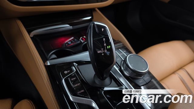 BMW 5-Series 2021 — photo 12