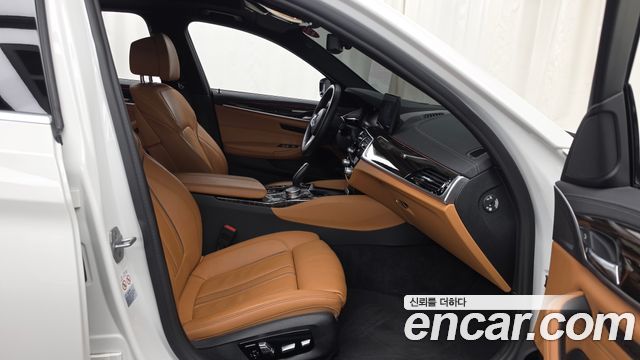 BMW 5-Series 2021 — photo 17