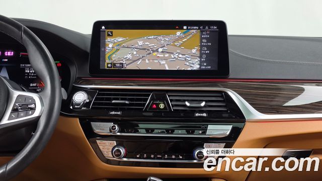BMW 5-Series 2021 — photo 20