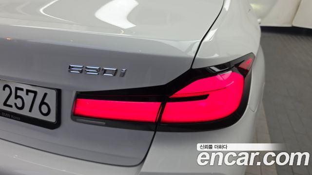BMW 5-Series 2021 — photo 9