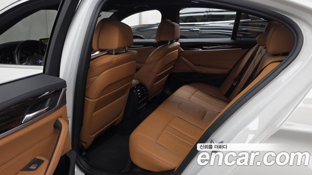 BMW 5-Series 2021 — photo 16