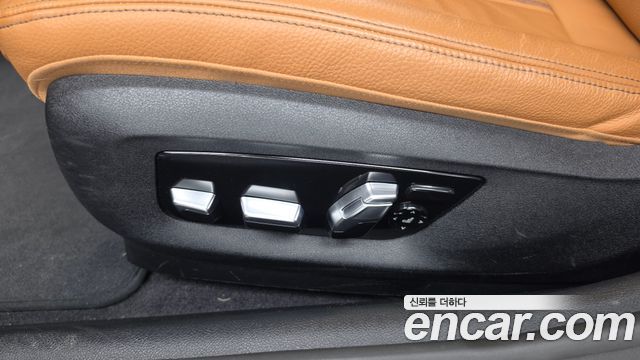 BMW 5-Series 2021 — photo 32