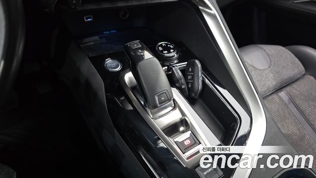 Peugeot 3008 2019 — photo 12