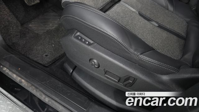 Peugeot 3008 2019 — photo 27