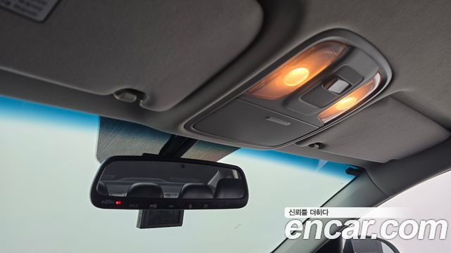 Kia K5 2017 — photo 21