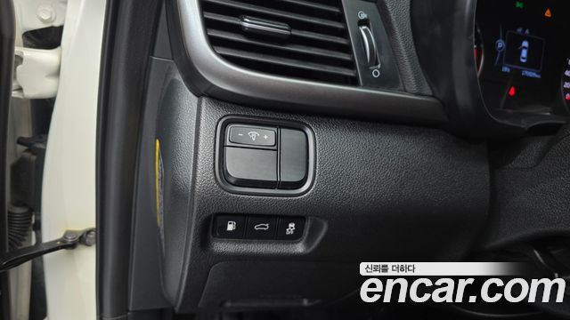 Kia K5 2017 — photo 22