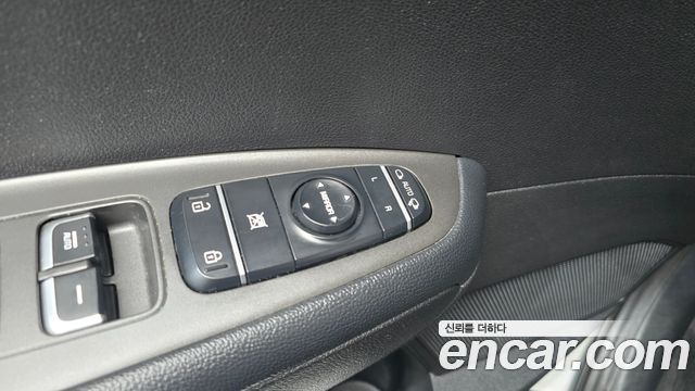 Kia K5 2017 — photo 24