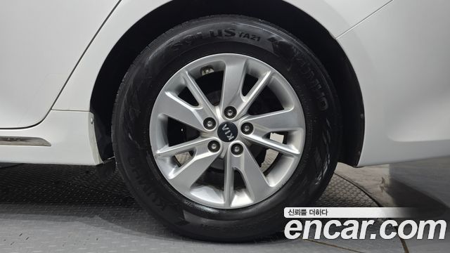 Kia K5 2017 — photo 7