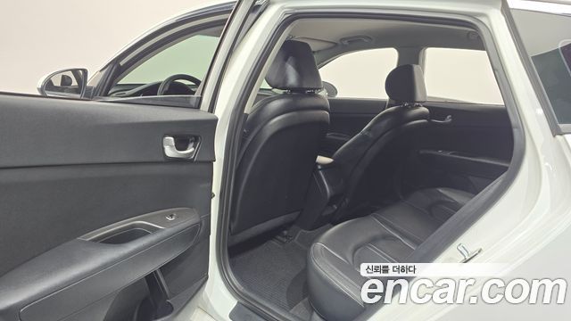 Kia K5 2017 — photo 27