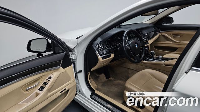 BMW 5-Series 2014 — photo 10