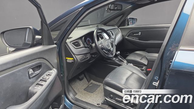 Kia Carens 2018 — photo 10