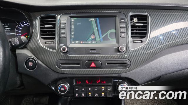 Kia Carens 2018 — photo 14