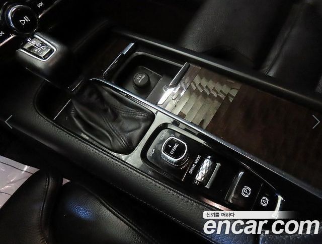 Volvo XC90 2017 — photo 12