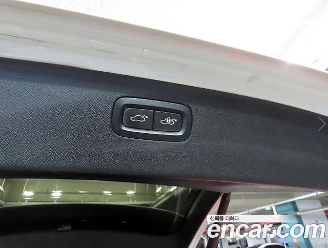 Volvo XC90 2017 — photo 16